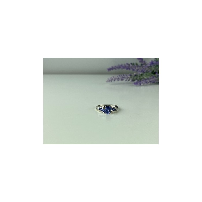 10K WHITE GOLD IOLITE & DIAMONDS RING SIZE 6.5