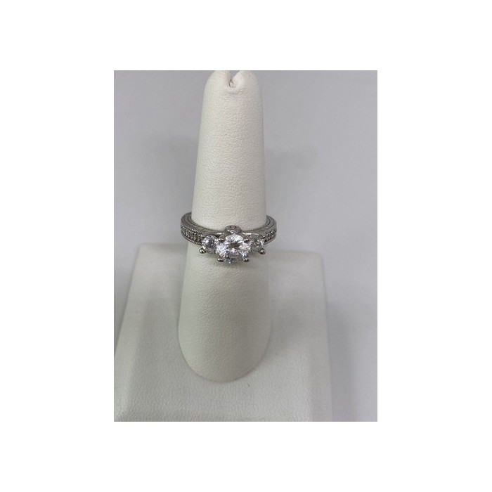 925 Sterling Silver Ring With CZ Size 7