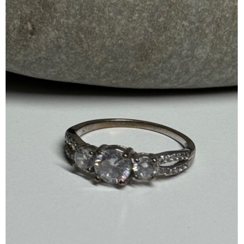 925 Sterling Silver CZ Ring Size 6.5