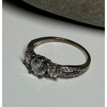 925 Sterling Silver CZ Ring Size 6.5