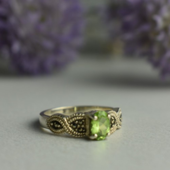 925 Sterling Silver Chrysolite & Marcasites Ring Size 7.5