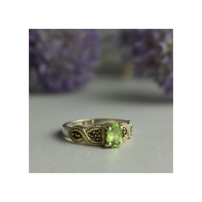 925 Sterling Silver Chrysolite & Marcasites Ring Size 7.5