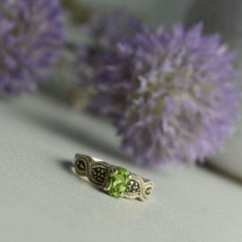 925 Sterling Silver Chrysolite & Marcasites Ring Size 7.5
