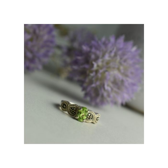 925 Sterling Silver Chrysolite & Marcasites Ring Size 7.5