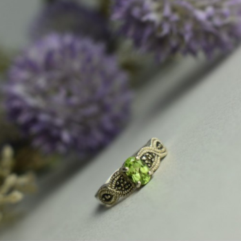 925 Sterling Silver Chrysolite & Marcasites Ring Size 7.5