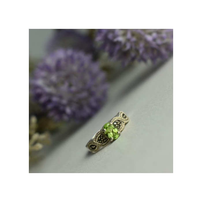 925 Sterling Silver Chrysolite & Marcasites Ring Size 7.5