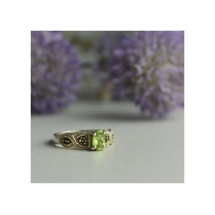 925 Sterling Silver Chrysolite & Marcasites Ring Size 7.5