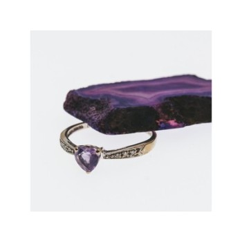 10K WHITE GOLD  AMETHYST & DIAMONDS RING SIZE 8