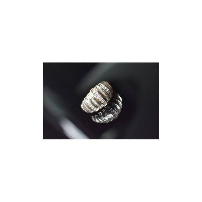 10K YELLOW GOLD DIAMONDS RING SIZE 8