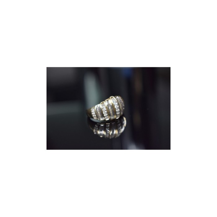 10K YELLOW GOLD DIAMONDS RING SIZE 8