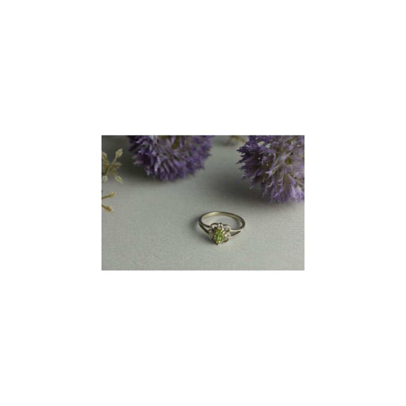 925 Sterling Silver Peridot & CZ Ring Size 7