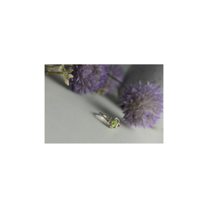 925 Sterling Silver Peridot & CZ Ring Size 7