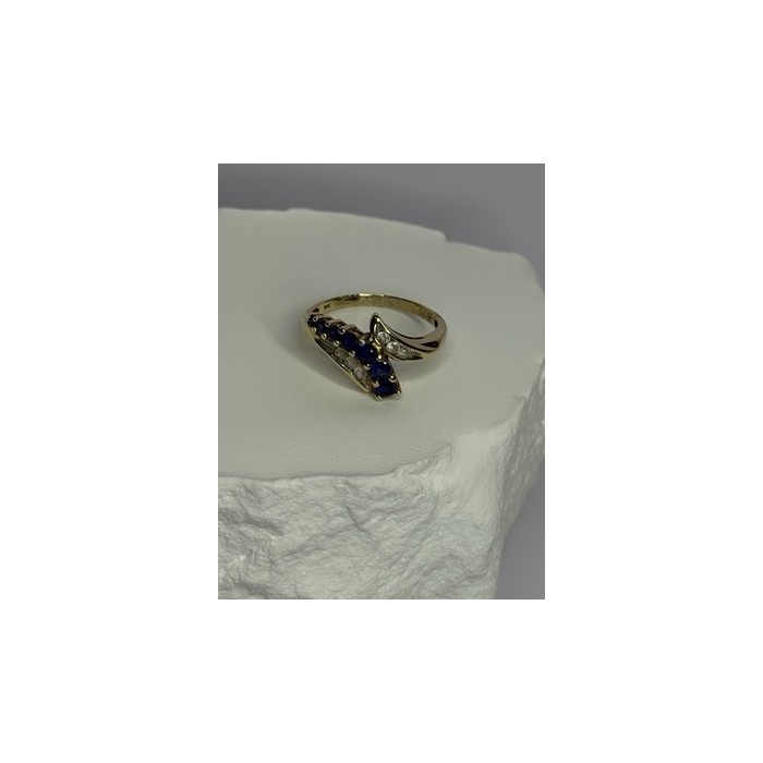 10K YELLOW GOLD BLUE TOPAZ & WHITE TOPAZ RING SIZE 8