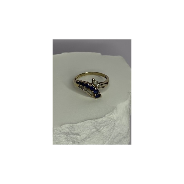 10K YELLOW GOLD BLUE TOPAZ & WHITE TOPAZ RING SIZE 8