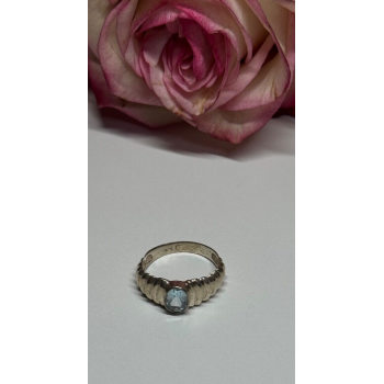 925 Sterling Silver Topaz Ring Size 6