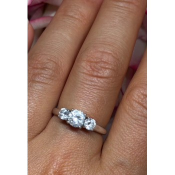 925 Sterling Silver CZ Ring Size 7.5