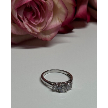 925 Sterling Silver CZ Ring Size 7.5