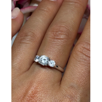 925 Sterling Silver CZ Ring Size 7.5