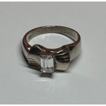 925 Sterling Silver White Topaz Ring Size 6