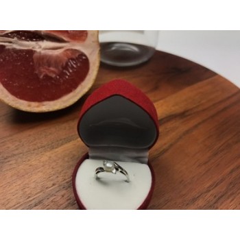 925 Sterling Silver Pearl & CZ Ring Size 5.5