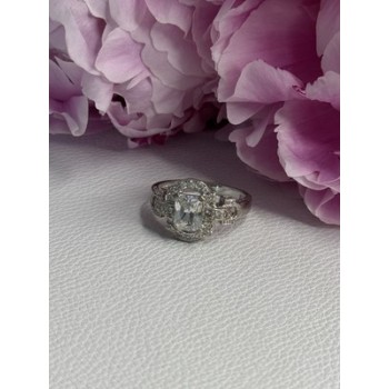 Beautiful 925 Sterling Silver CZ Ring Size 10