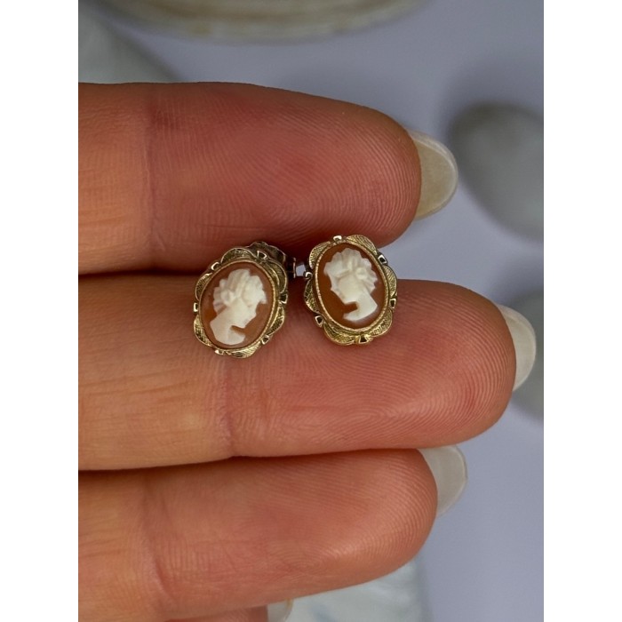 10K Yellow Gold Cameo Stud Earrings Length 0.40 inch
