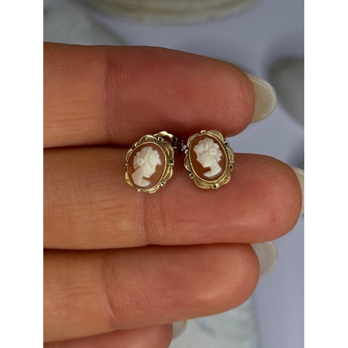 10K Yellow Gold Cameo Stud Earrings Length 0.40 inch