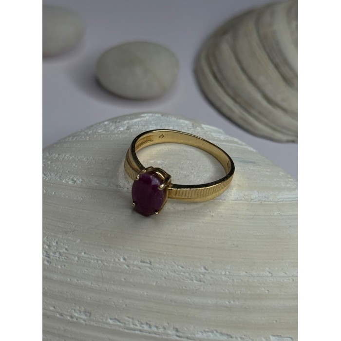 Elegant 10K Yellow Gold Ruby Ring Size 7