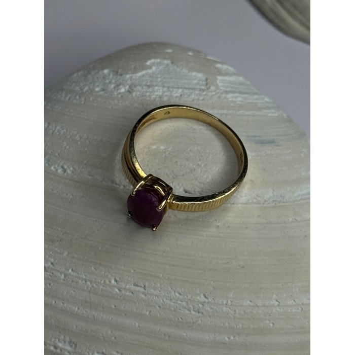 Elegant 10K Yellow Gold Ruby Ring Size 7