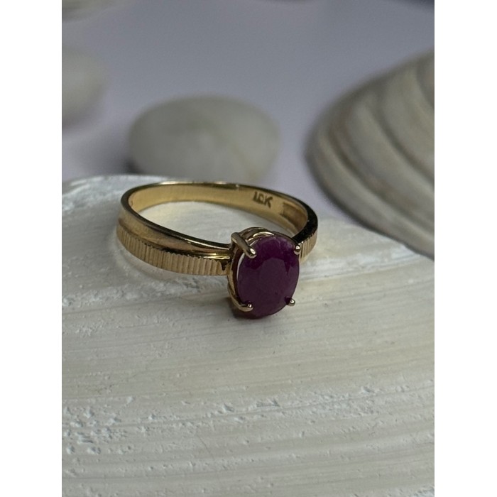 Elegant 10K Yellow Gold Ruby Ring Size 7