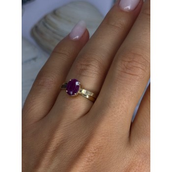 Elegant 10K Yellow Gold Ruby Ring Size 7