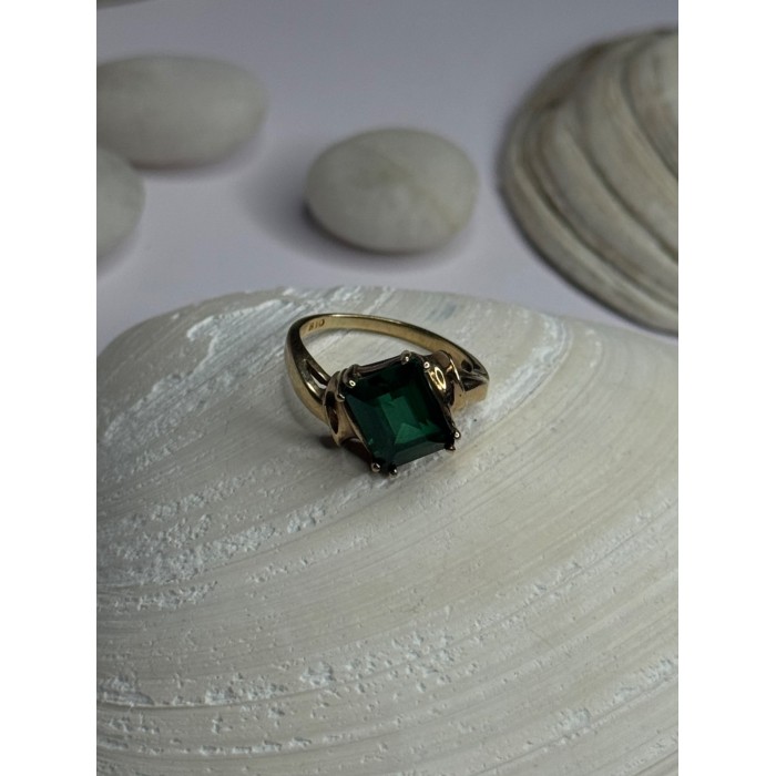 10K Yellow Gold Emerald Ring Size 4
