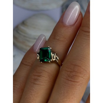10K Yellow Gold Emerald Ring Size 4