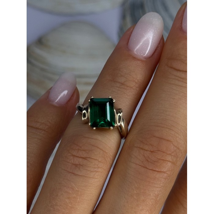 10K Yellow Gold Emerald Ring Size 4