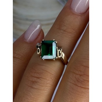10K Yellow Gold Emerald Ring Size 4