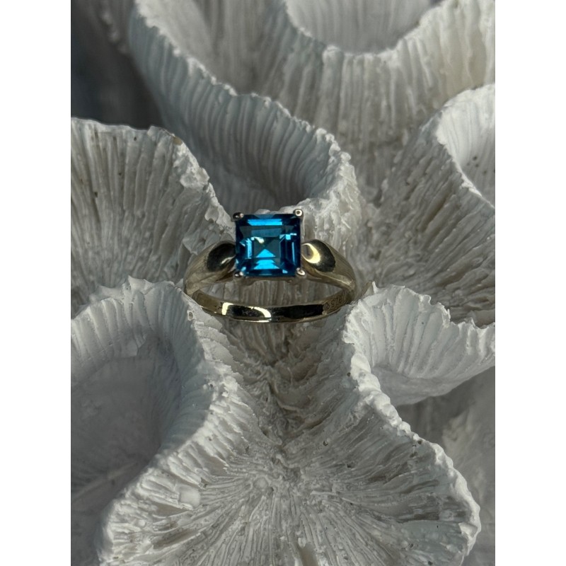 925 Sterling Silver Blue Topaz Ring Size 8