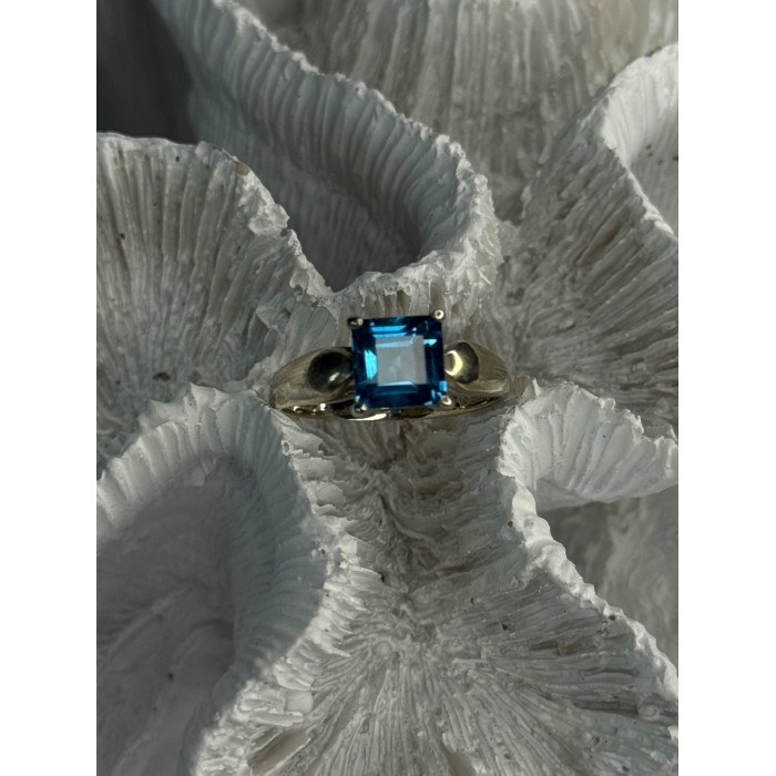 925 Sterling Silver Blue Topaz Ring Size 8