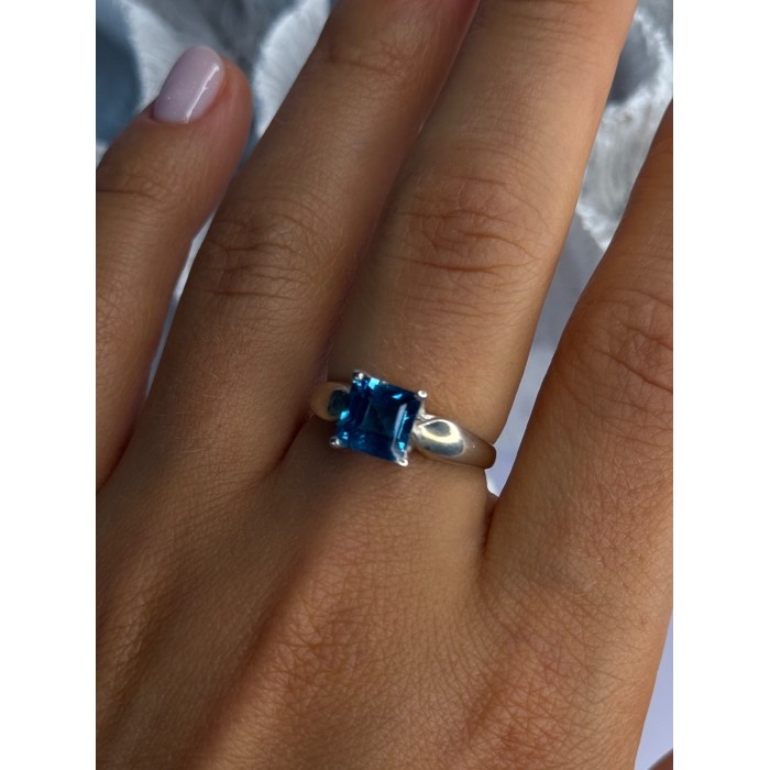 925 Sterling Silver Blue Topaz Ring Size 8