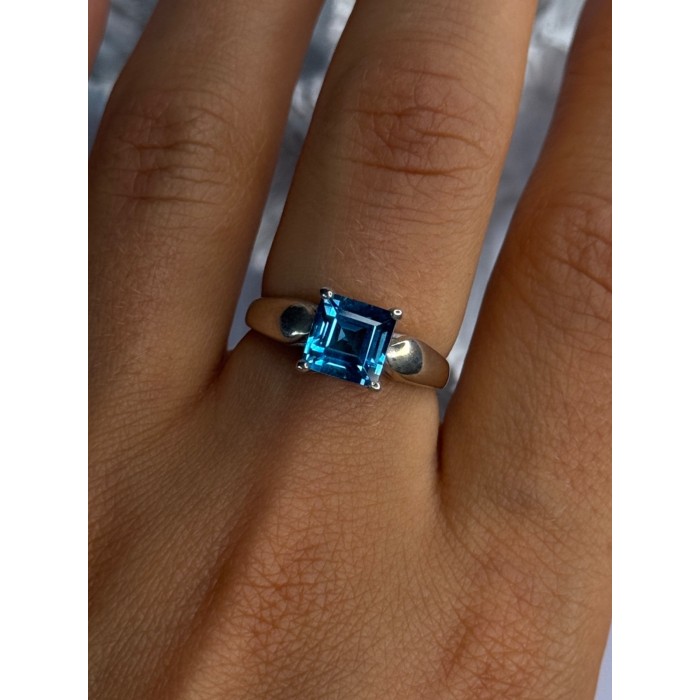 925 Sterling Silver Blue Topaz Ring Size 8