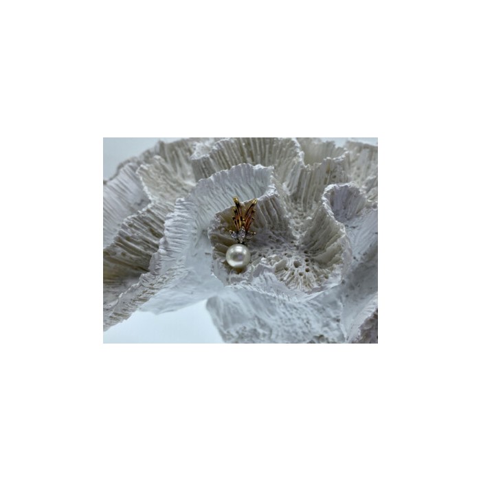 14 K YELLOW GOLD PEARL & SAPPHIRES PENDANT