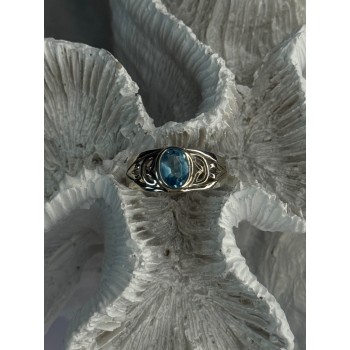 925 Sterling Silver Blue Topaz Ring Size 6