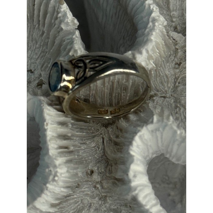 925 Sterling Silver Blue Topaz Ring Size 6