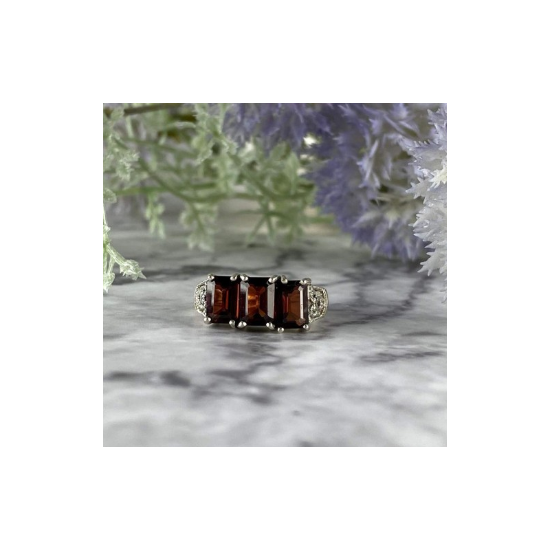 Vintage 925 Sterling Silver Almandine Ring Size 8