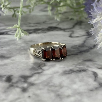 Vintage 925 Sterling Silver Almandine Ring Size 8