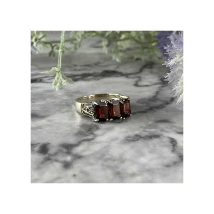 Vintage 925 Sterling Silver Almandine Ring Size 8