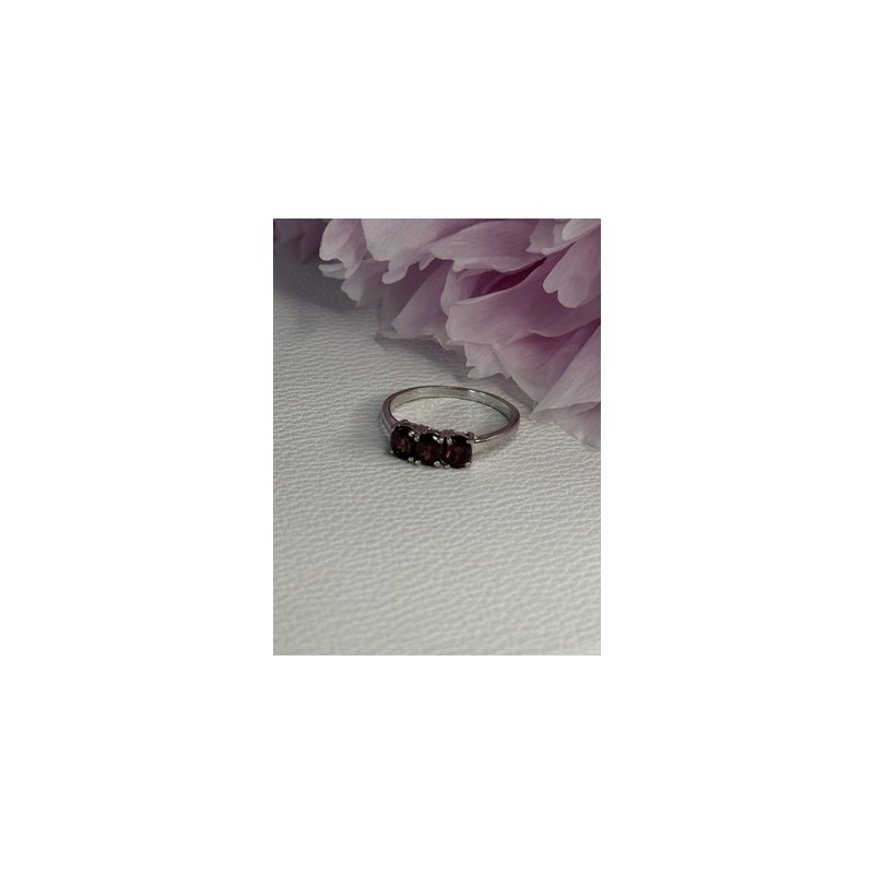 925 Sterling Silver Garnet Ring Size 8