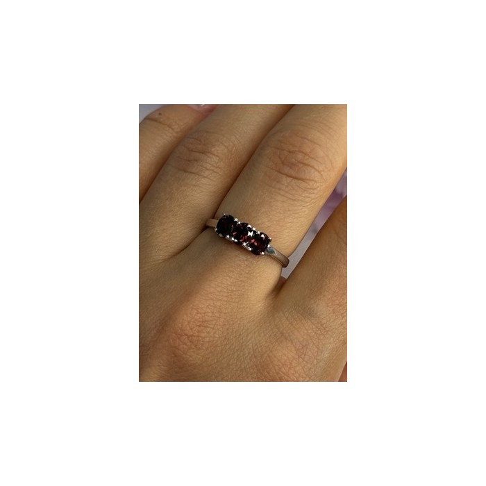 925 Sterling Silver Garnet Ring Size 8