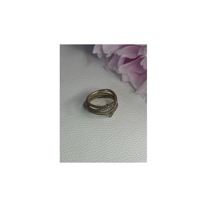 Classy 925 Sterling Silver Diamonds Ring Size 7