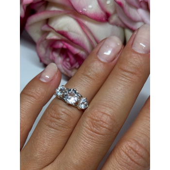 925 Sterling Silver CZ Ring Size 4