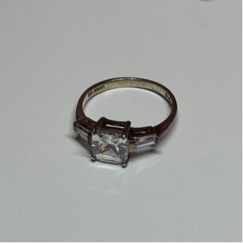 925 Sterling Silver CZ Ring Size 7
